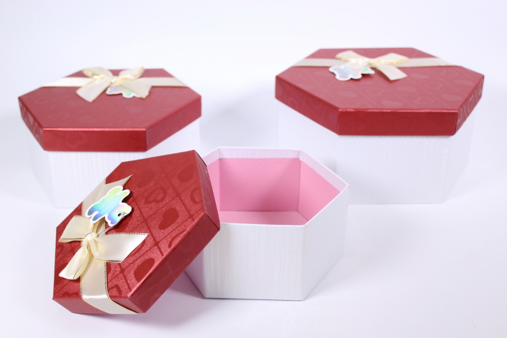 Коробки мини купить. Красивые коробочки для подарков. Маленькие коробочки для подарков. Необычные подарочные коробки. Коробочка из картона для подарка.