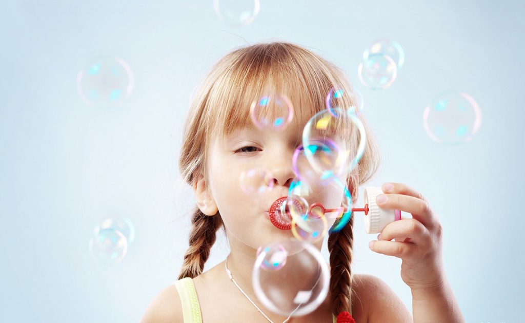 Польза игр с мыльными пузырями